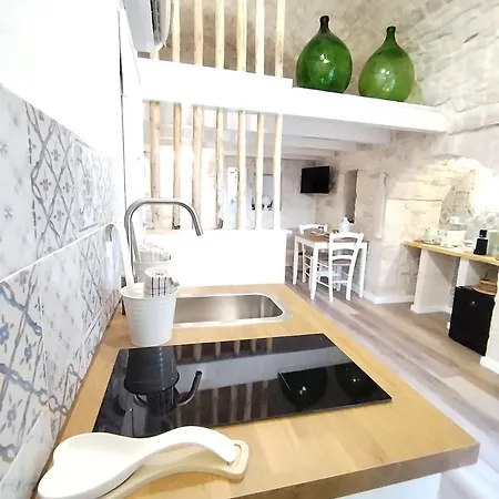 Apartment Casa De Amicis 24 Sammichele Di Bari